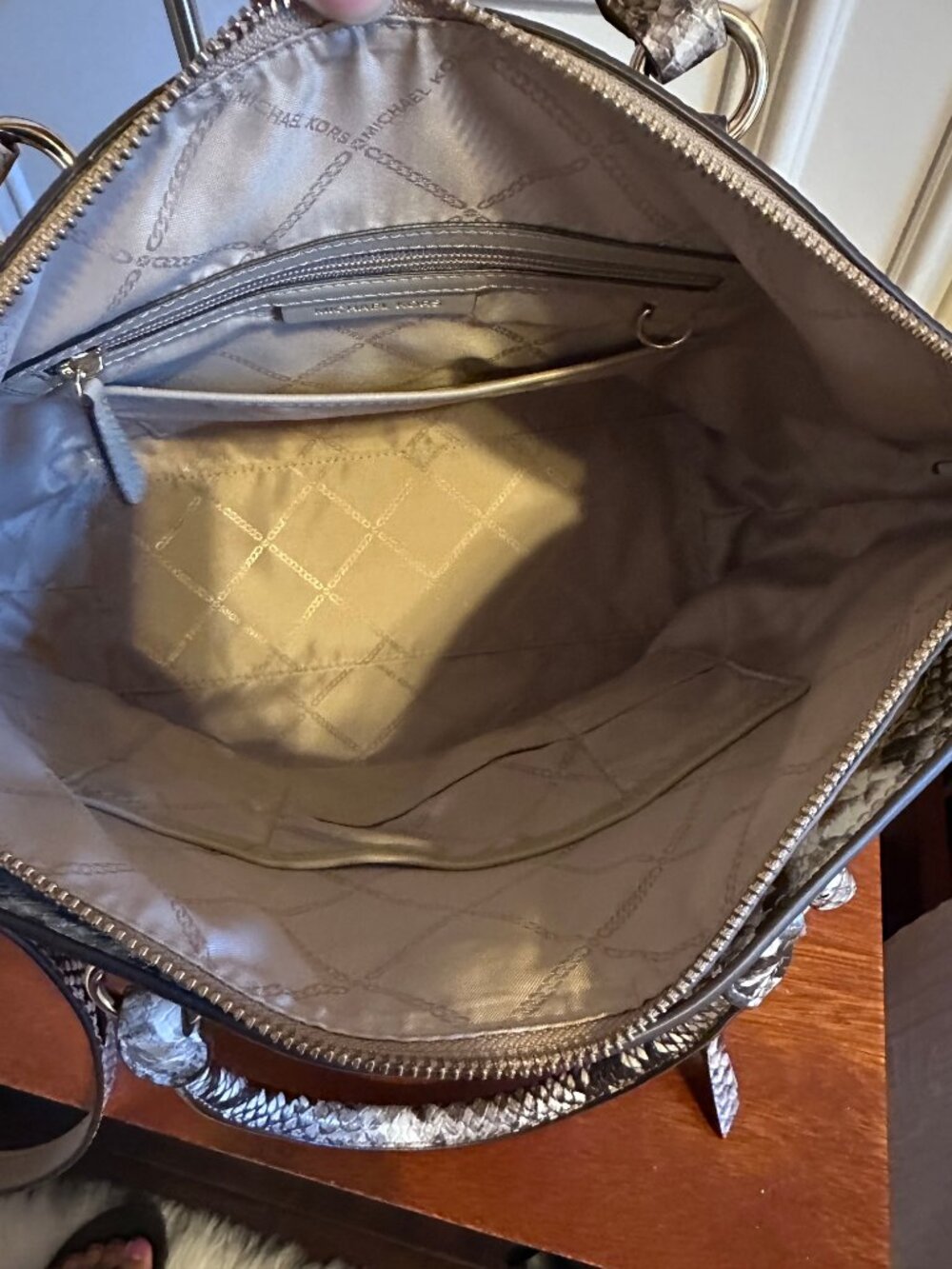 Michael Kors Elson Large Satchel - Picture 8 of 10